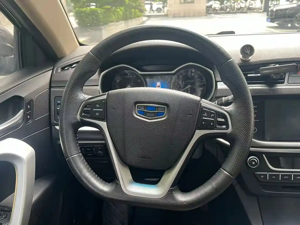 Emgrand 2017 3-door million edition 1.5L CVT Upward Version