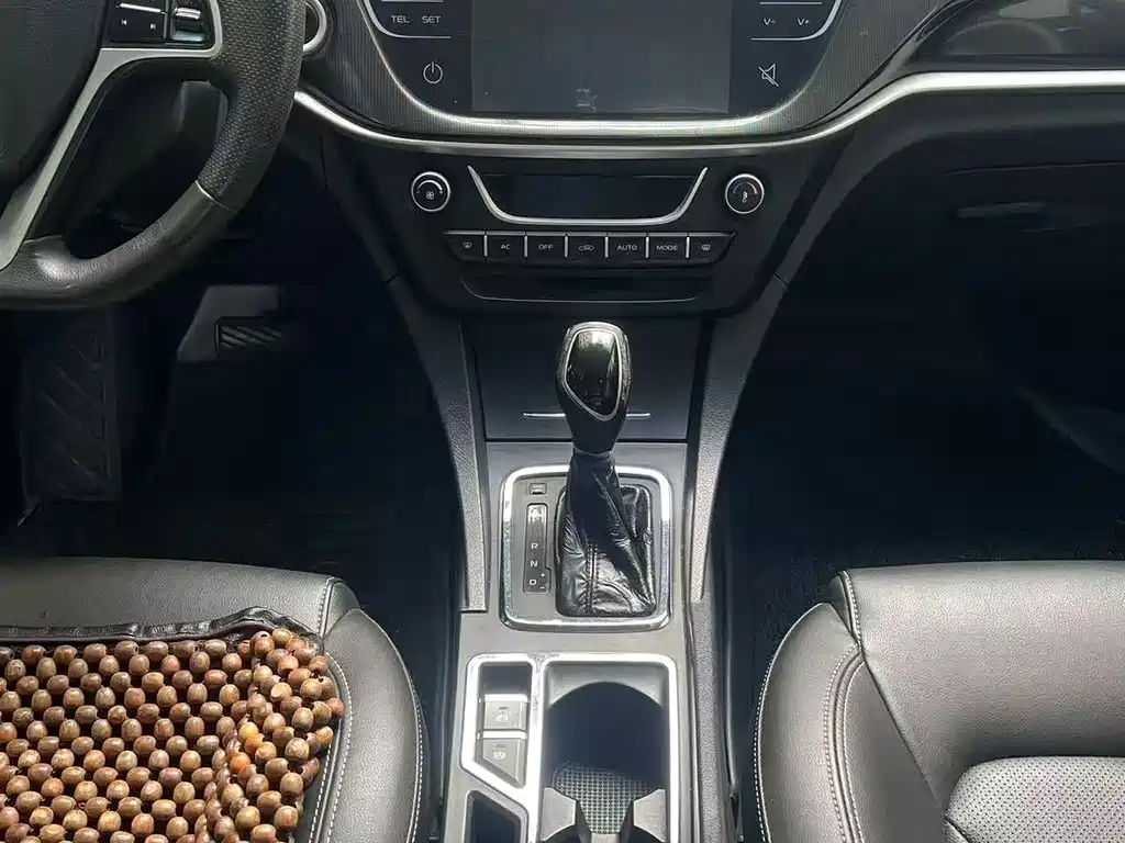 Emgrand 2017 3-door million edition 1.5L CVT Upward Version