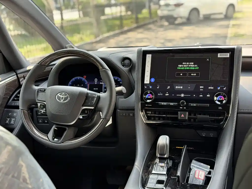 Alphard 2025款 Hybrid 2.5L Premium Gold Edition