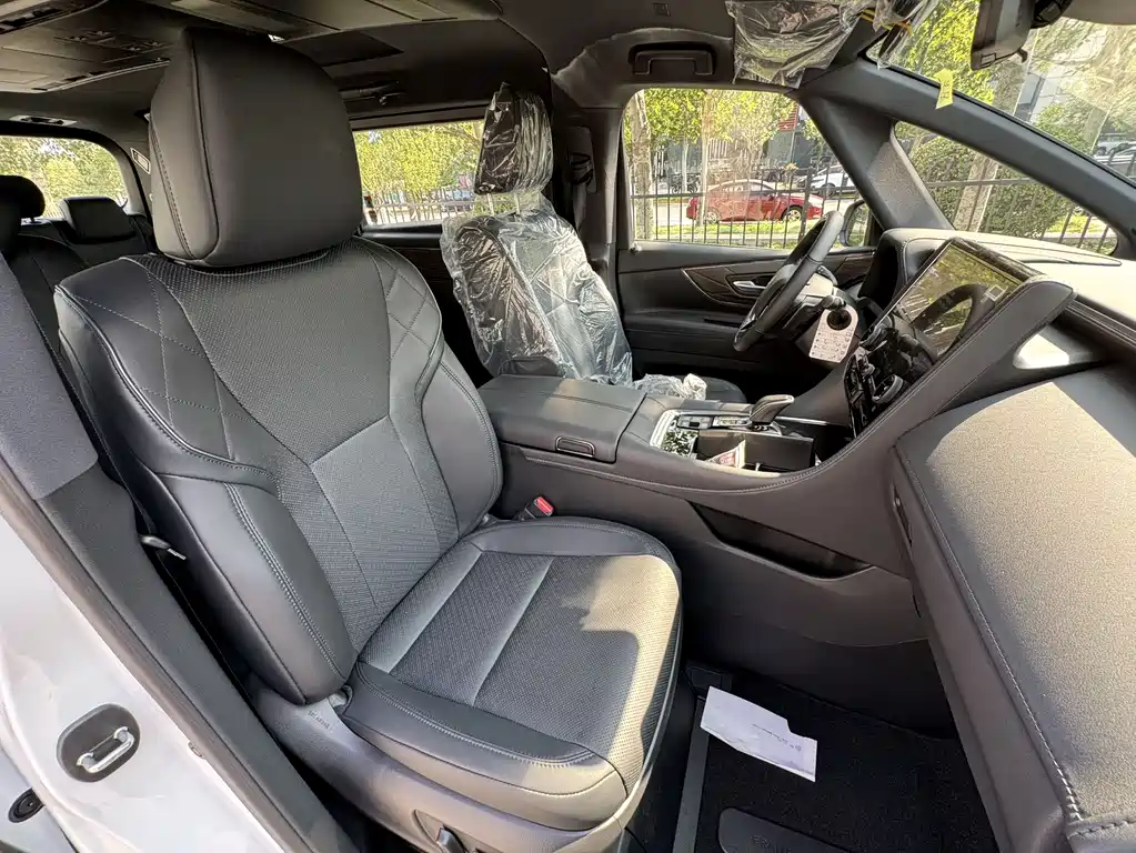 Alphard 2025款 Hybrid 2.5L Premium Gold Edition