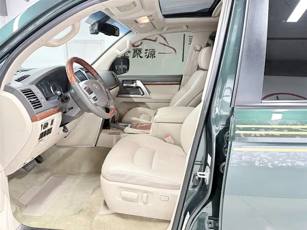 Land Cruiser 2012 4.0L Automatic GX-R