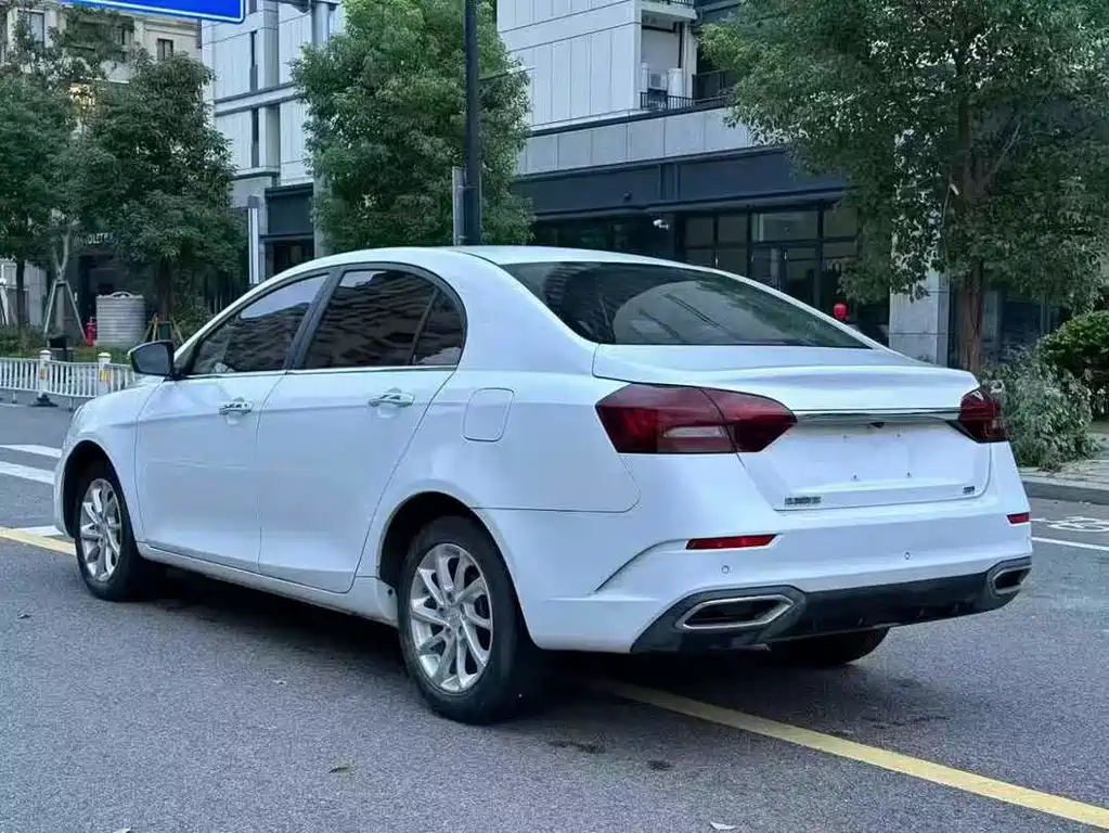 Emgrand UP 2021 1.5L CVT Leading Edition