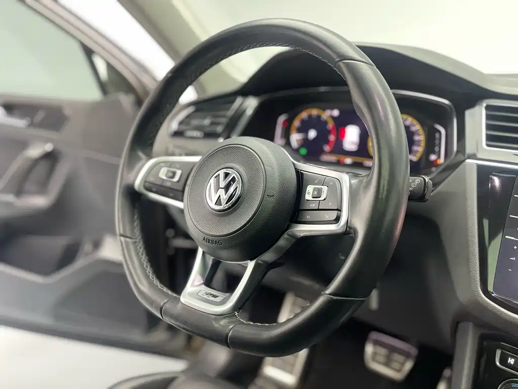 Tiguan L 2020 330 TSI Automatic Two-Wheel Drive R-Line Flagship Edition National VI