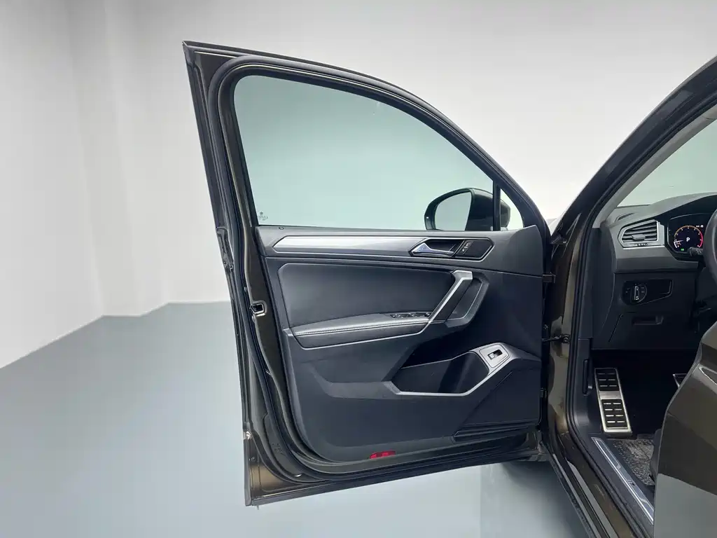 Tiguan L 2020 330 TSI Automatic Two-Wheel Drive R-Line Flagship Edition National VI