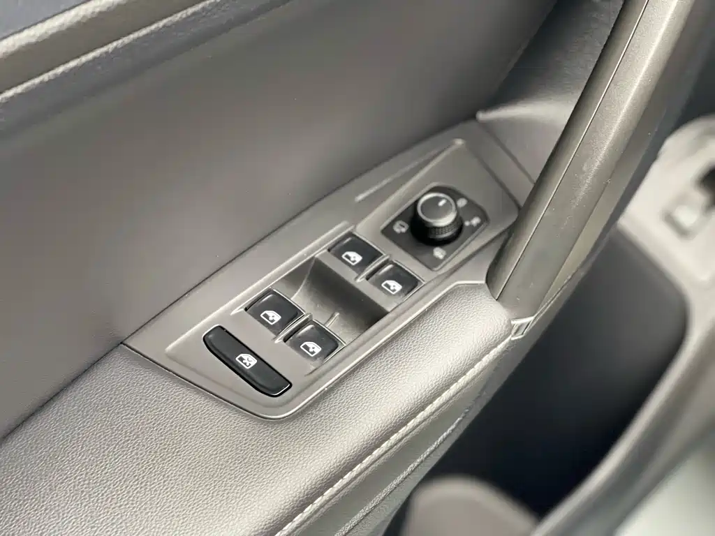 Tiguan L 2020 330 TSI Automatic Two-Wheel Drive R-Line Flagship Edition National VI