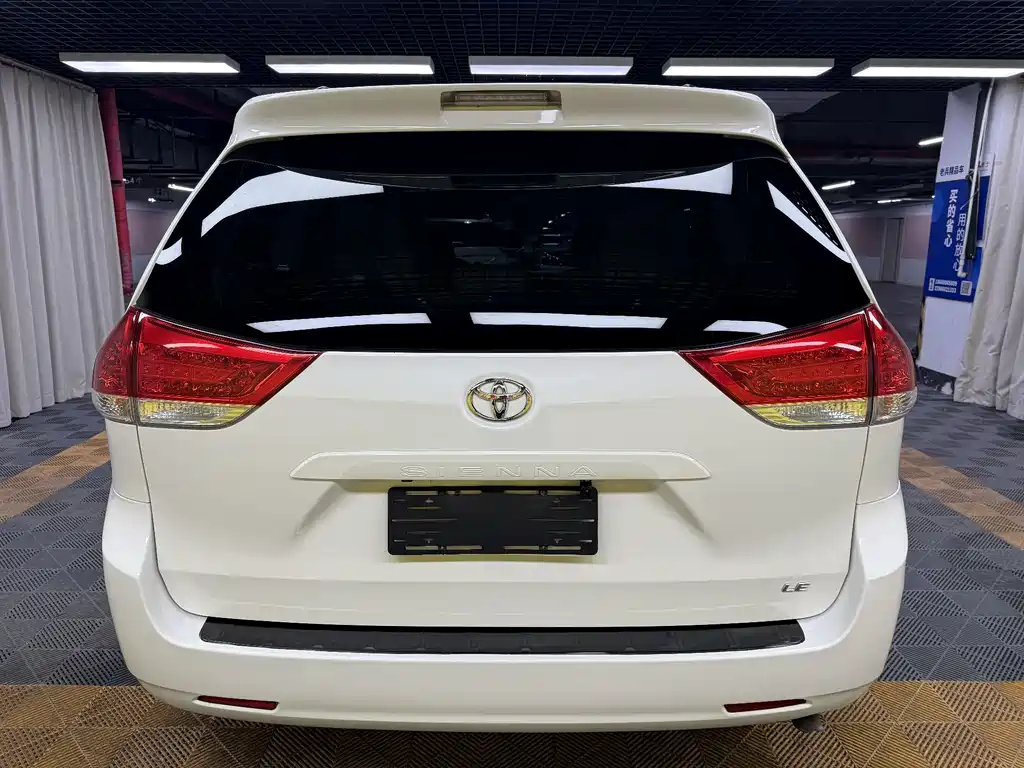 SIENNA 2015 3.5L 2WD LE