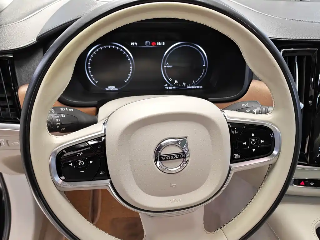 Volvo S90 Plug-in Hybrid 2019 T8 E-AWD Prestige Edition 3-seat National VI