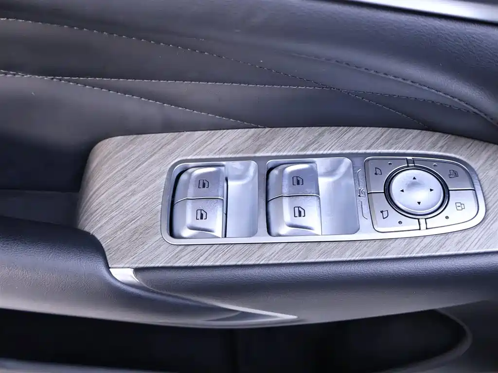 TANK 500 2022 Model Sport Edition 7-Seater