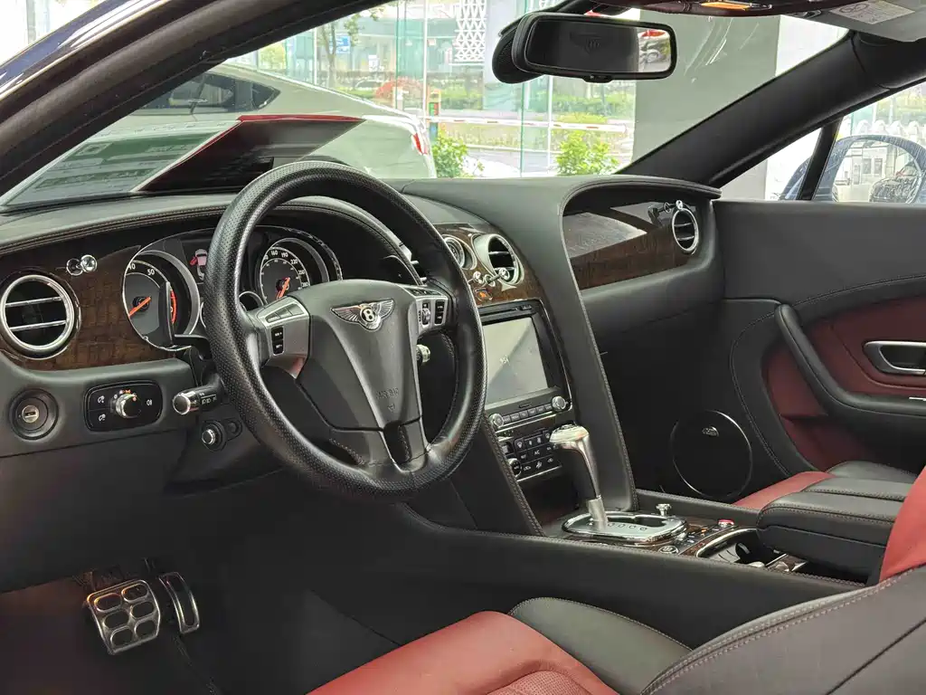 Audi A8 2014 model 4.0T GT V8 S standard edition
