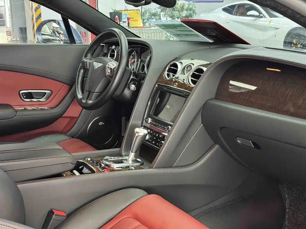 Audi A8 2014 model 4.0T GT V8 S standard edition