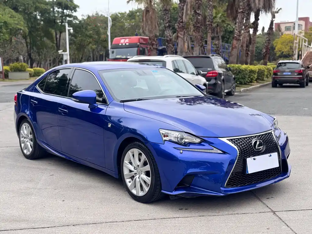Lexus IS 2015 200t F SPORT