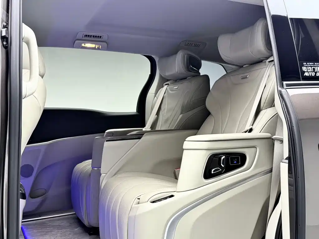 Buick GL8 2022 Luxury Edition with Wheelchair Access