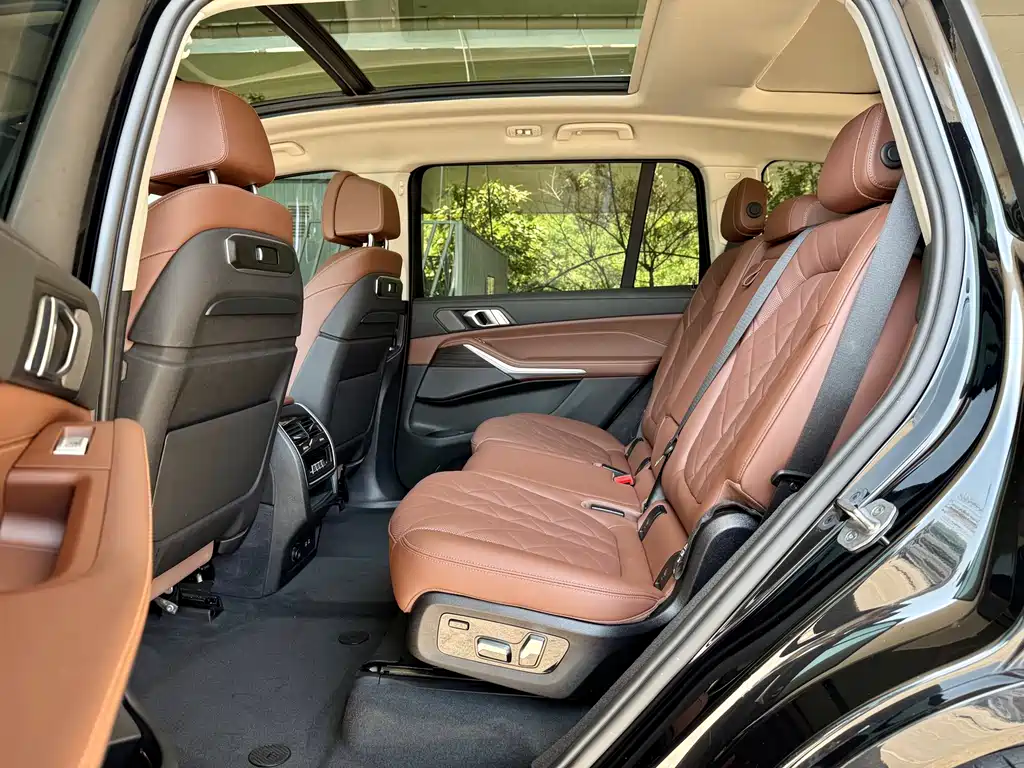 BMW X7 2023 xDrive40i Leading Luxury Package