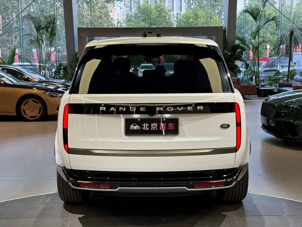 Range Rover 2024 Edition 3.0 L6 400PS Grand Extended Version