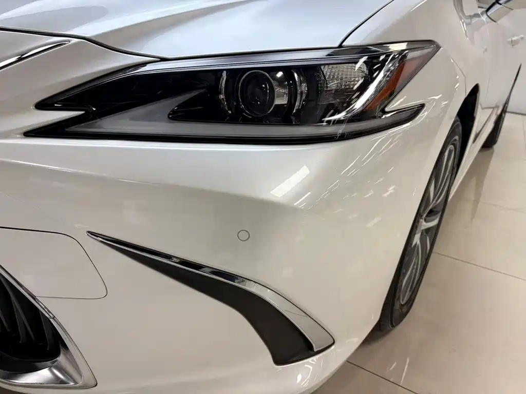 Lexus ES 2020 200 Excellence Edition