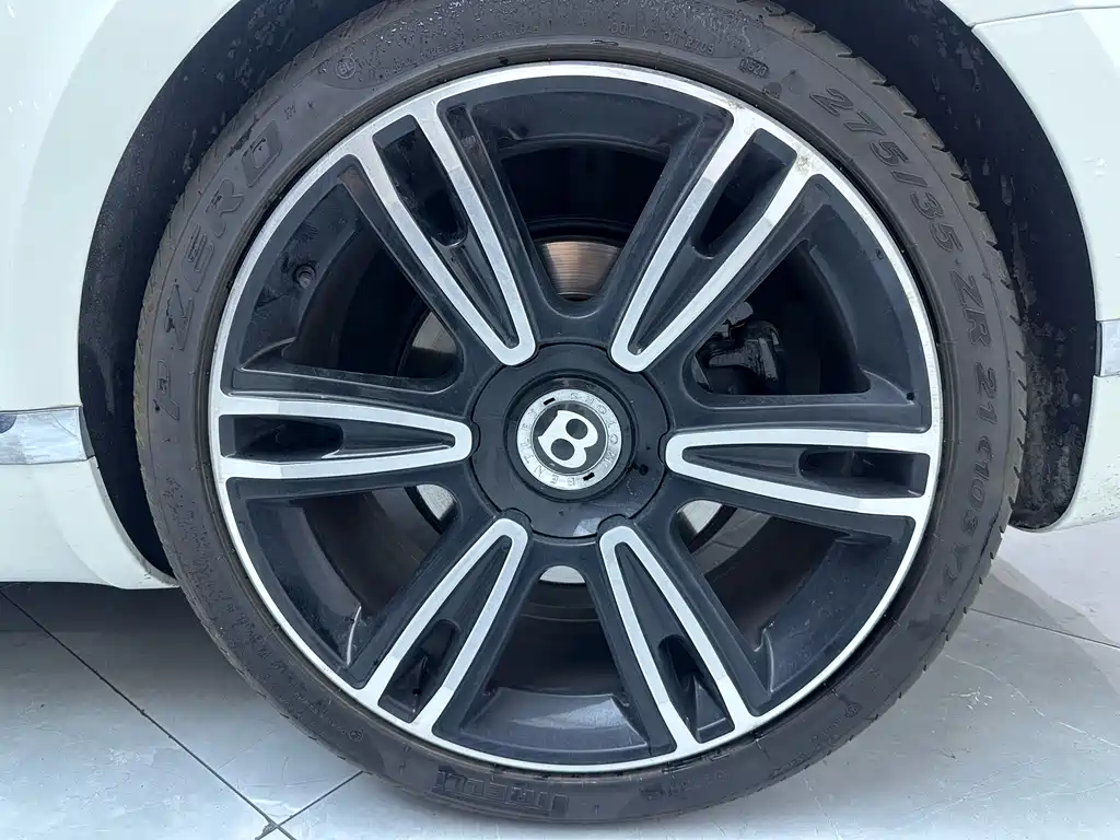 Audi A8 2017 model 4.0T GT V8 standard edition