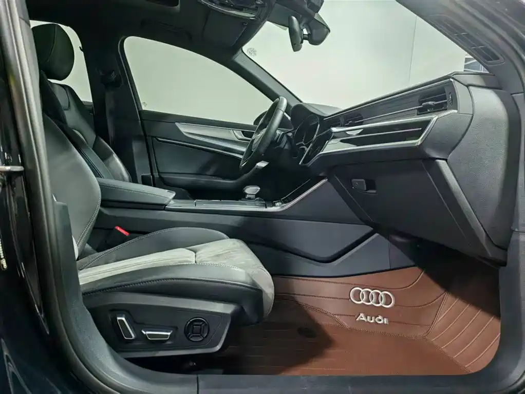 Audi A6L 2024 40 TFSI Luxury Dynamic Edition