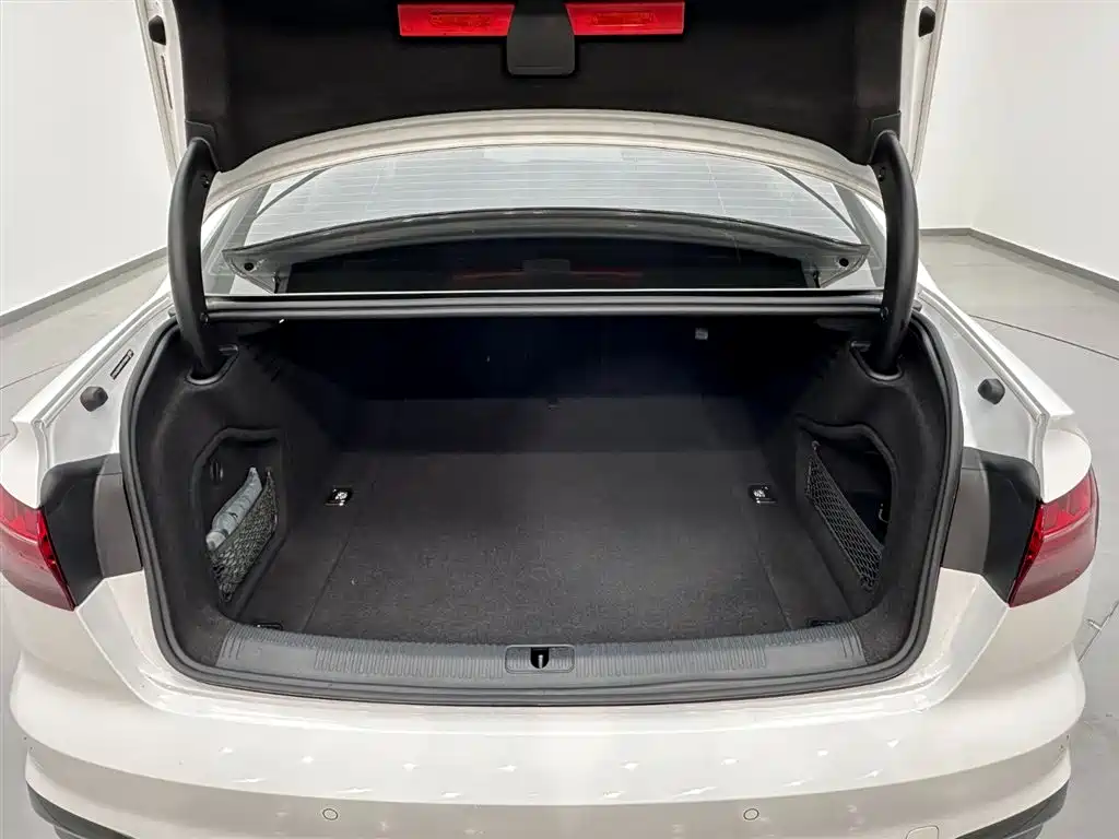 Audi A4L 2023 40 TFSI Luxury Dynamic Edition