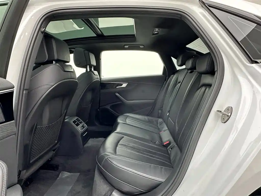 Audi A4L 2023 40 TFSI Luxury Dynamic Edition