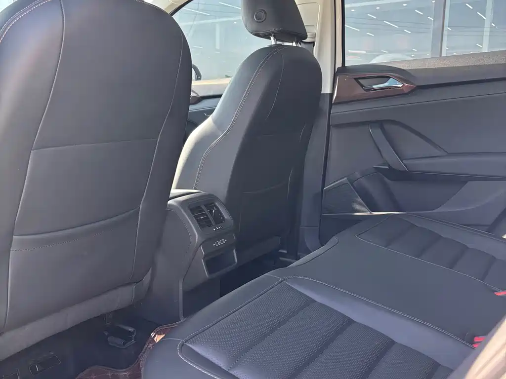 Tou岳 2020款 改款 330TSI 4x4 Flagship Edition Euro VI