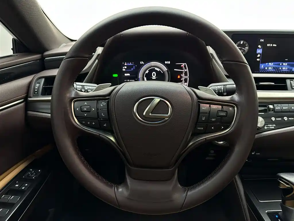Lexus ES 2020 300h Excellence Edition