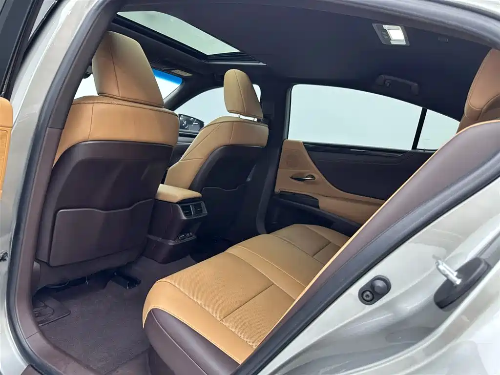 Lexus ES 2020 300h Excellence Edition