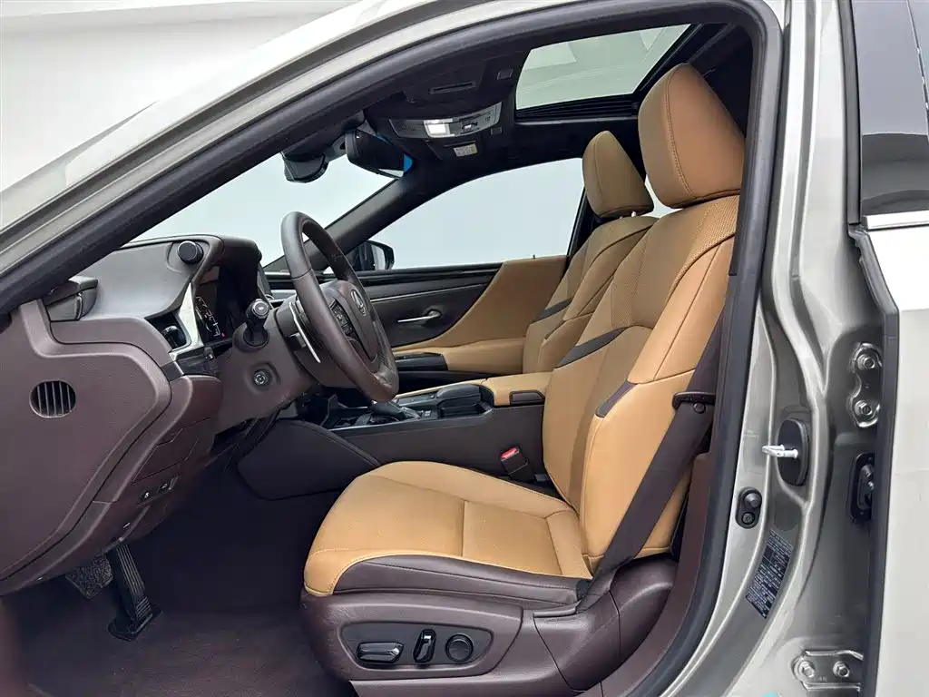 Lexus ES 2020 300h Excellence Edition