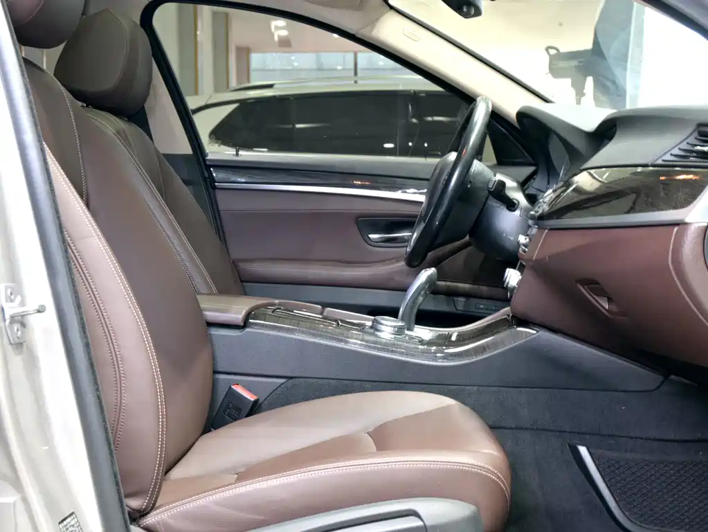 BMW 5 Series 2014 model 525Li Luxury Design Package