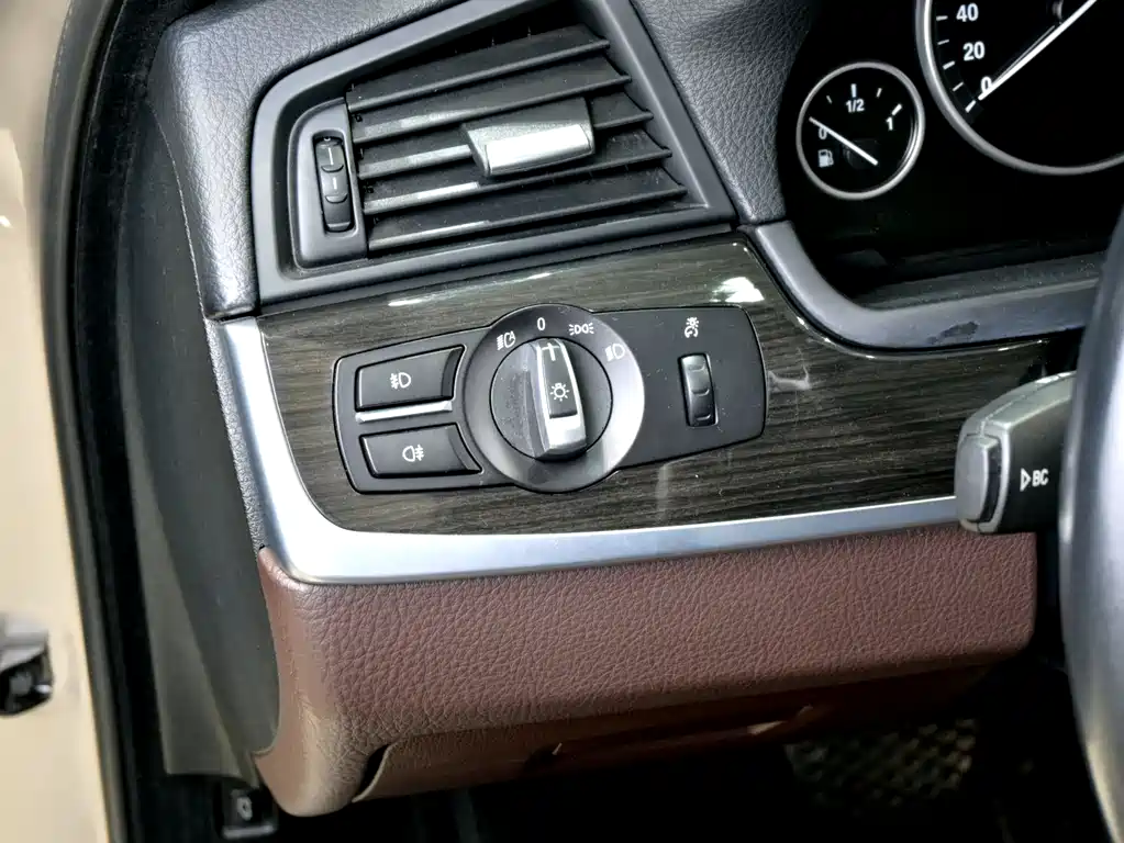 BMW 5 Series 2014 model 525Li Luxury Design Package