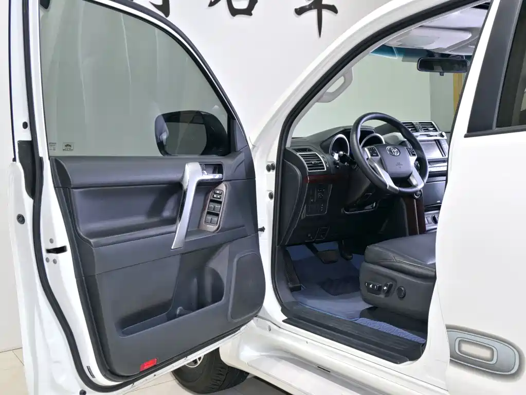 Prado 2016 3.5L Automatic TX-L NAVI