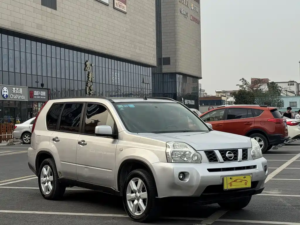 Qashqai 2010 2.5L Manual Luxury Edition 4WD