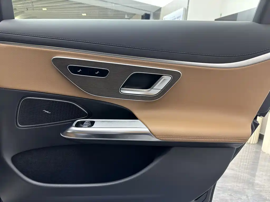 Mercedes-Benz E-Class 2025 E 300 L Fashion Edition