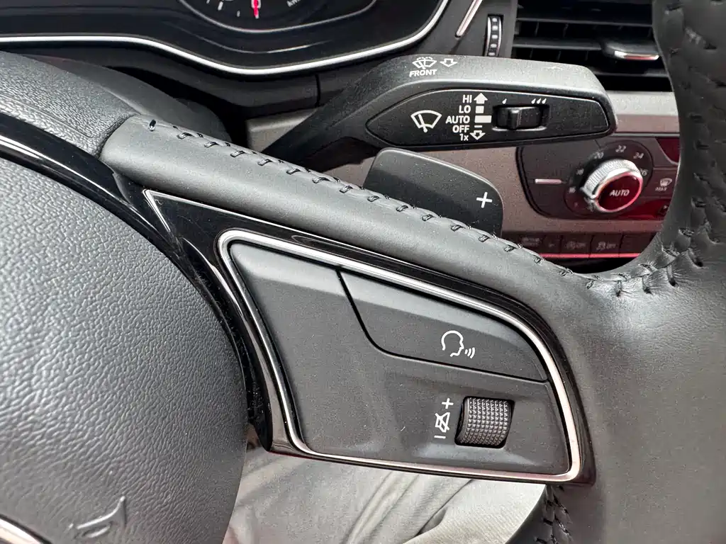 Audi A4L 2019 40 TFSI进取型国V