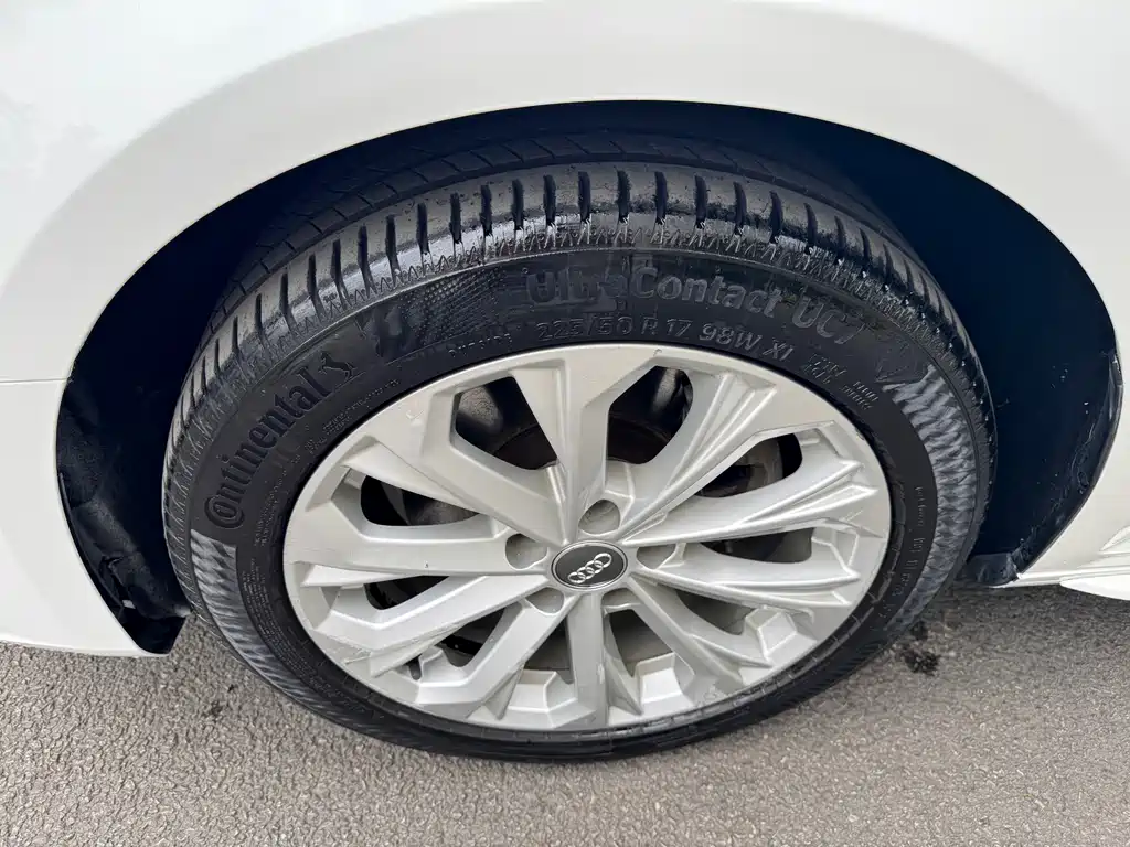 Audi A4L 2019 40 TFSI进取型国V