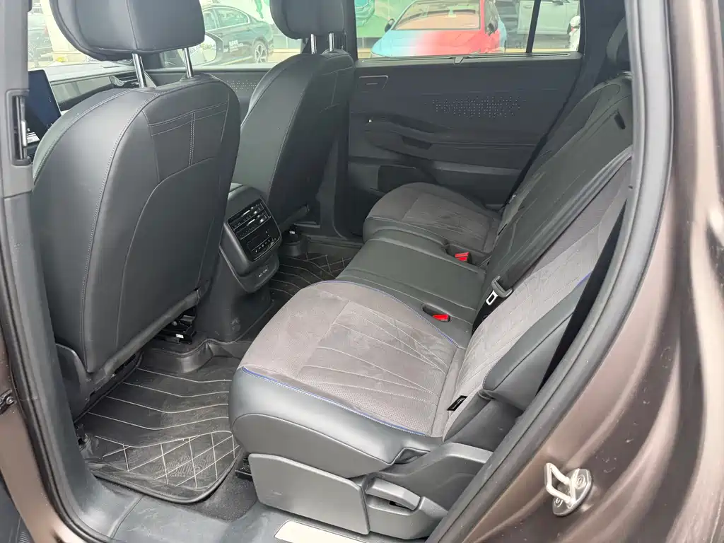 Tongyi Qianwen 2025 model Tongyi Qianwen Pro 450TSI four-wheel drive Dengfeng edition