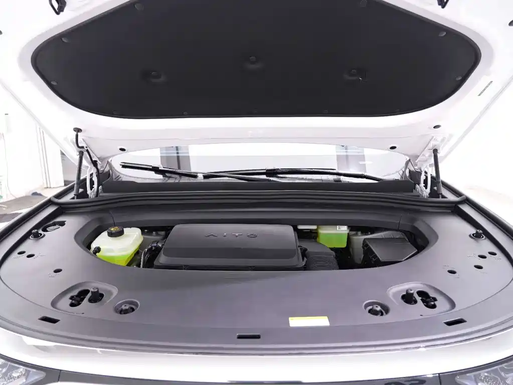 SUV M8 2025 Edition Range-Extended Ultra Version 53.4kWh 5-Seat Version (192-line LiDAR)