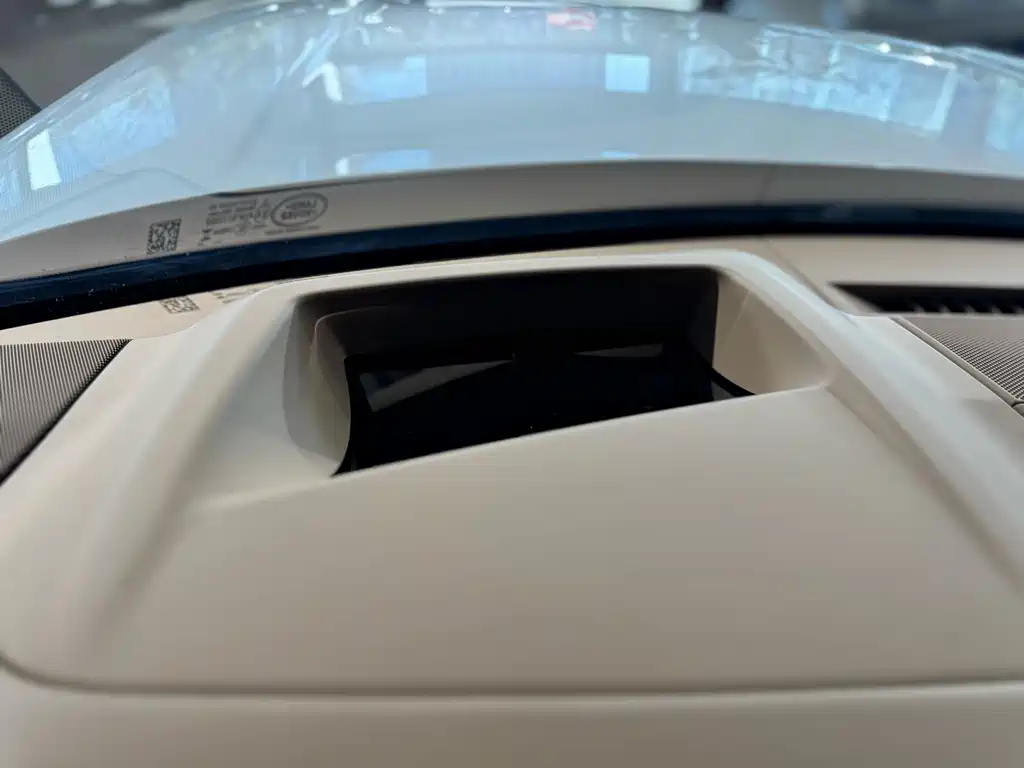 Range Rover 2024 3.0 L6 400PS SV尊荣创世加长版 4座