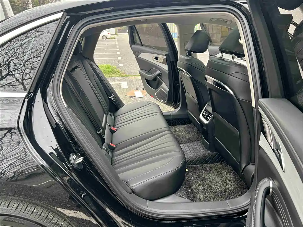 Hongqi H5 2025 Model 2.0T Automatic Qi Chang Edition