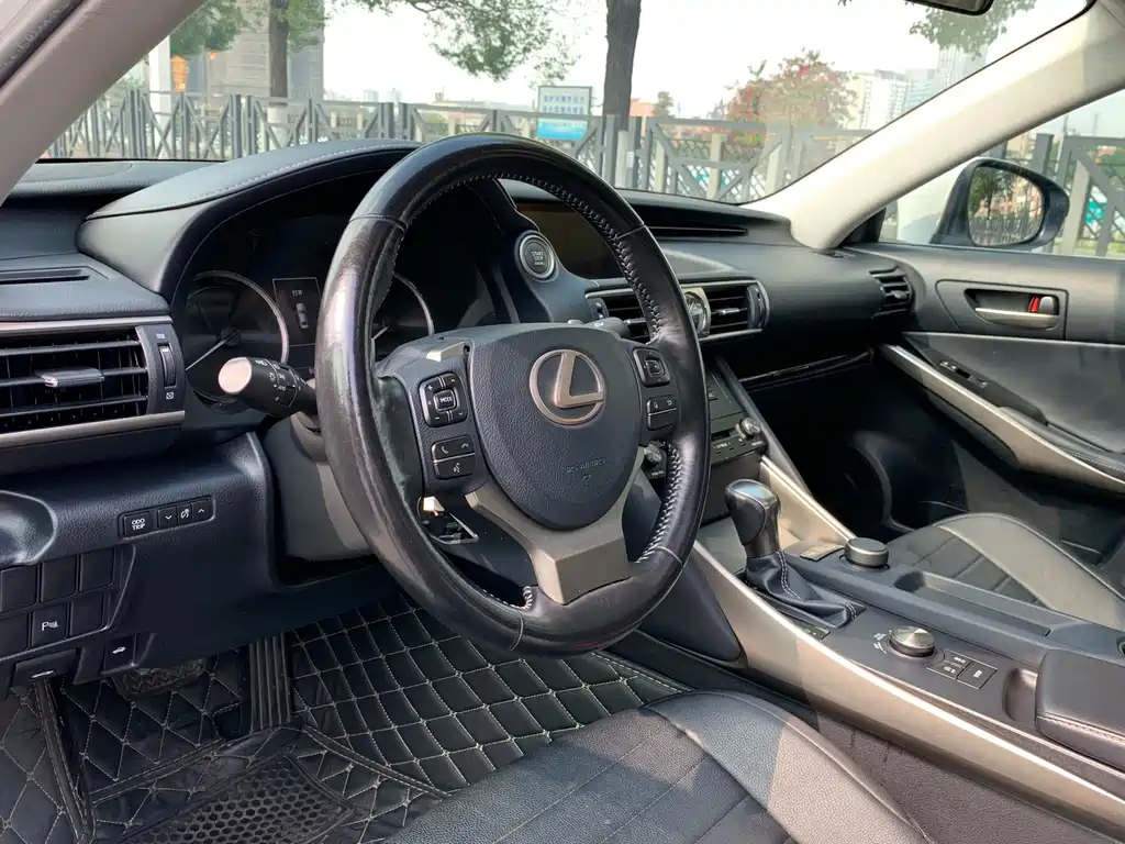 Lexus IS 2017 300 Sport Version
