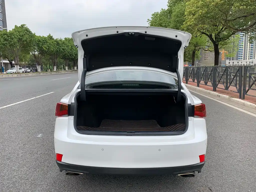 Lexus IS 2017 300 Sport Version