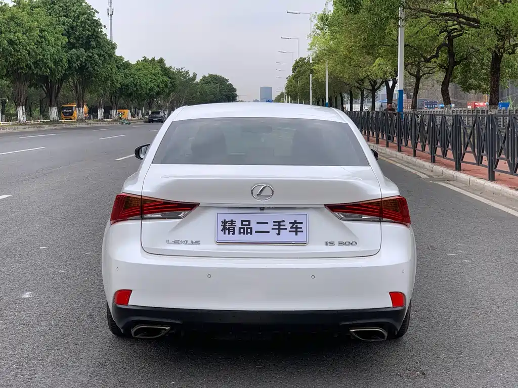 Lexus IS 2017 300 Sport Version