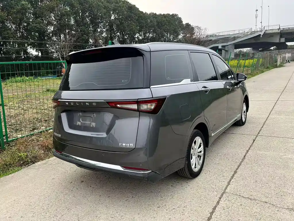 Wuling Jiachen 2022 1.5T Manual Shuxiang Liveliness Edition