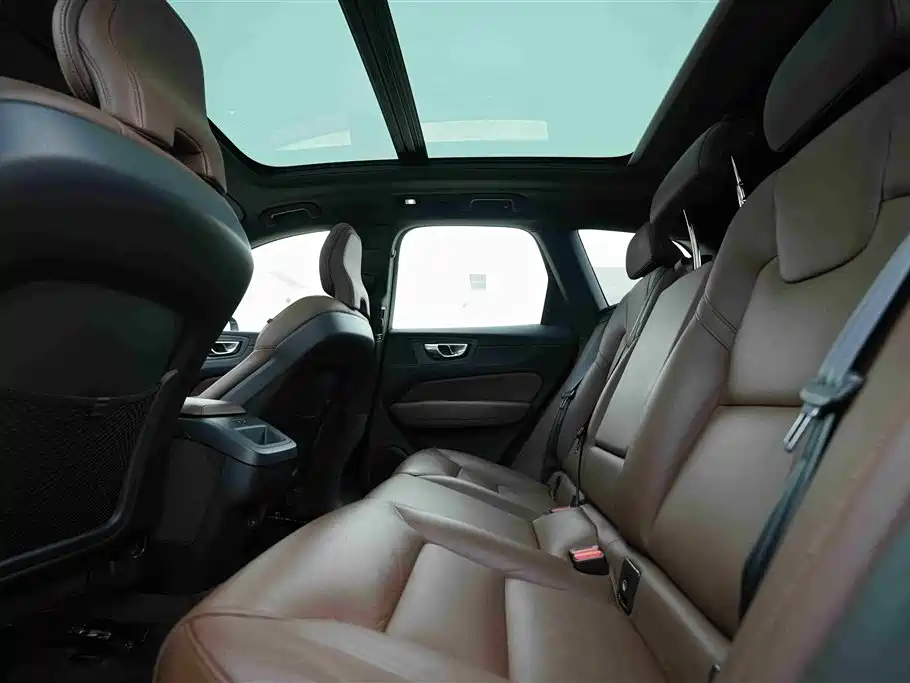 Volvo XC60 2023 B5 AWD Intelligent Distance Luxury Edition
