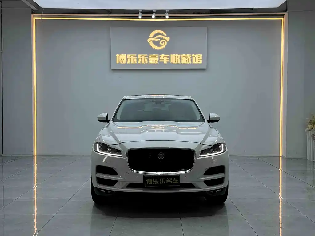 Jaguar F-PACE 2018 2.0T All-Wheel Drive Urban Luxury Edition