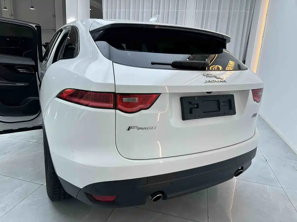 Jaguar F-PACE 2018 2.0T All-Wheel Drive Urban Luxury Edition