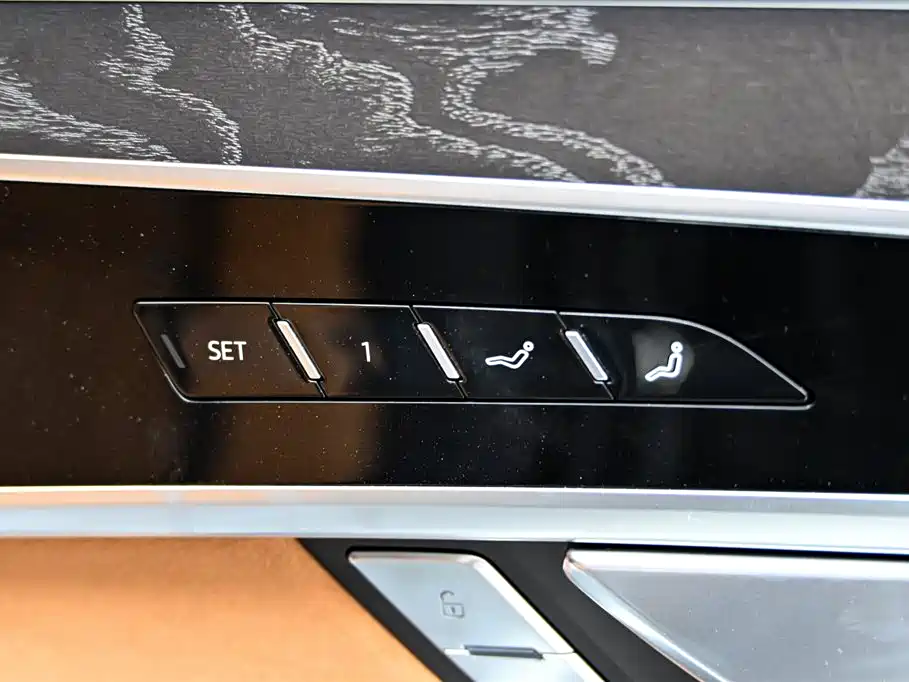 Audi A8 2024 model A8L 50 TFSI quattro Premium Tronic