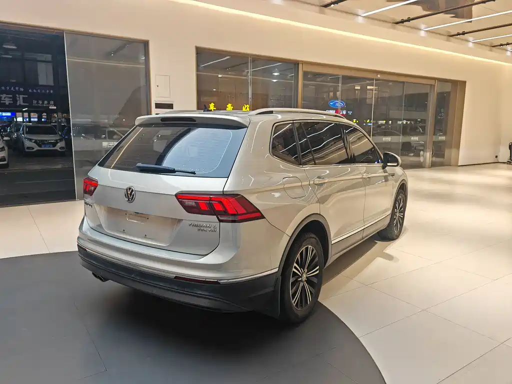 Tiguan L 2020 330 TSI Automatic 2WD Panoramic Comfort Edition National VI