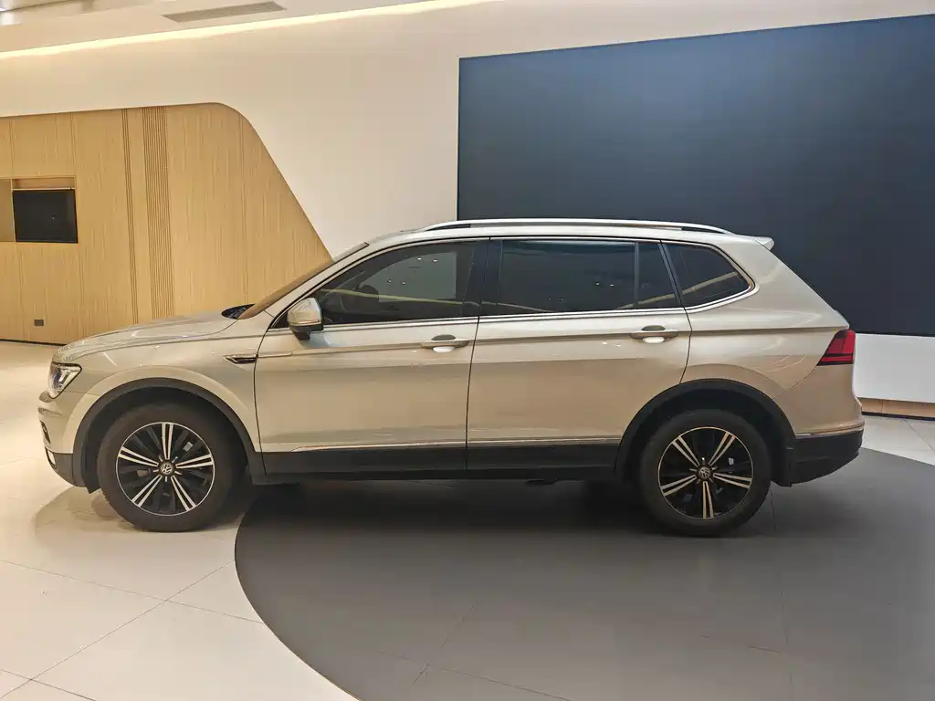 Tiguan L 2020 330 TSI Automatic 2WD Panoramic Comfort Edition National VI