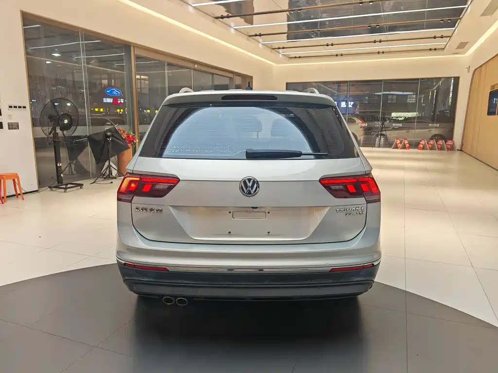Tiguan L 2020 330 TSI Automatic 2WD Panoramic Comfort Edition National VI