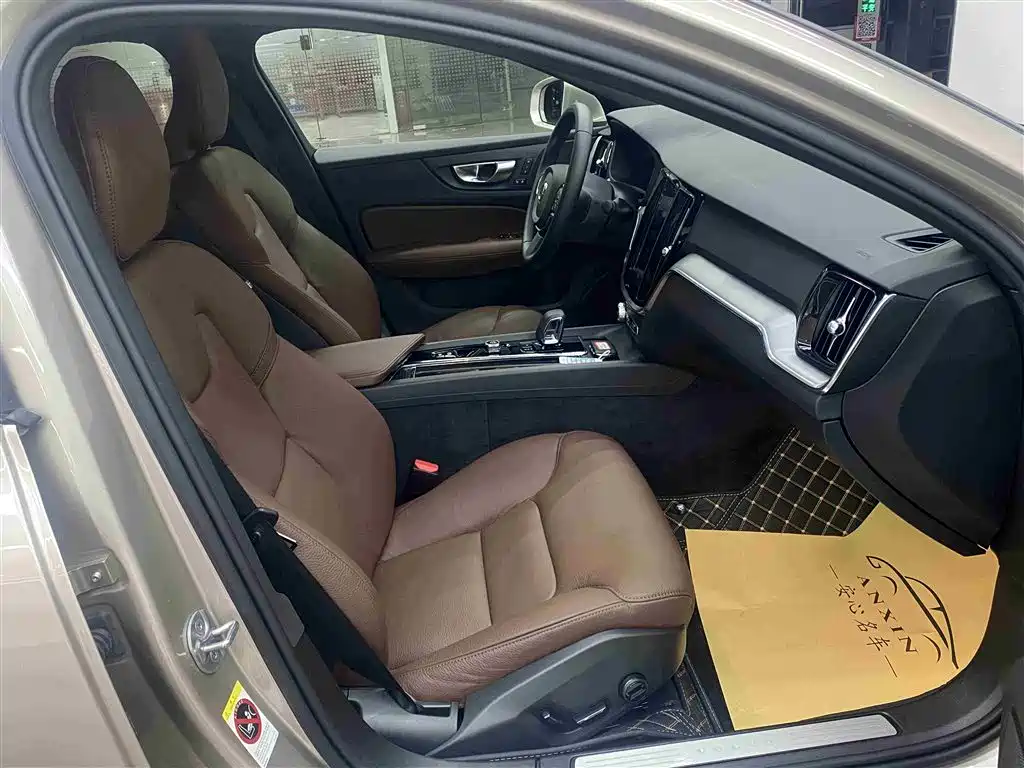 Volvo S60 2025 B4 Intelligent Comfort Luxury Edition